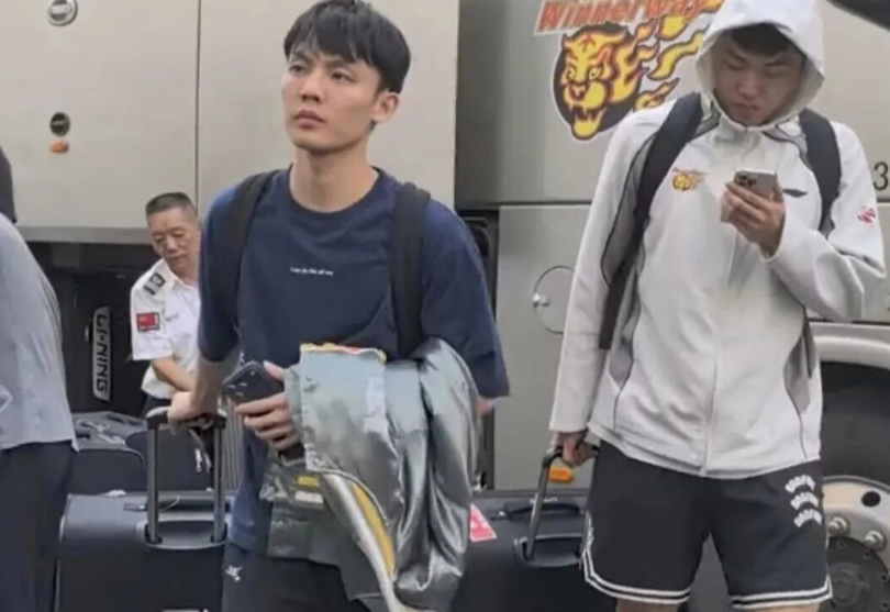 IM电竞官方网站-广东男篮今日早报！主场球票遭遇哄抢，杜峰指导或主动变阵，徐昕入选中国男篮